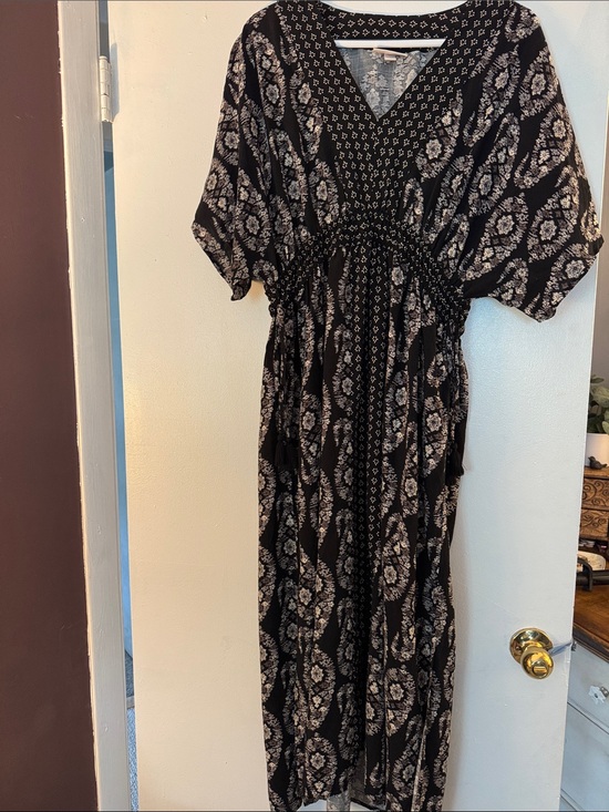 Knox Rose Dresses & Skirts - Knox Rose Black Floral-Pattern Maxi Dress